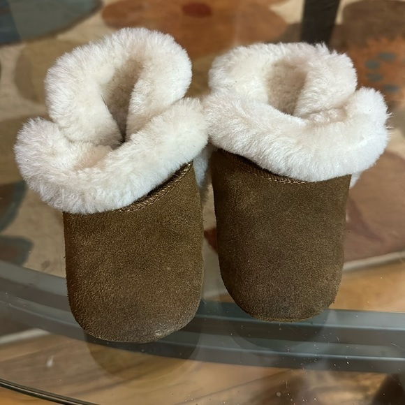 Toddler 4/5 UGGs in Excellent Condition. - Picture 1 of 11